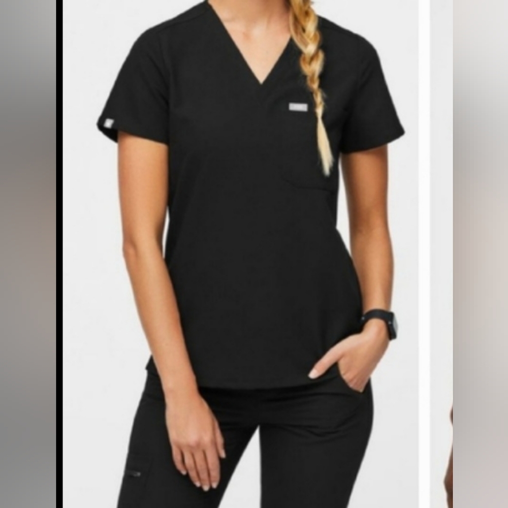 Figs Catarina One Pocket Scrub Top in Black